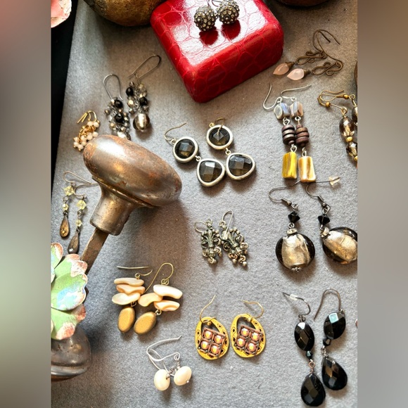 Bundle Lot of 18 Pair of Unique Vintage Retro Assorted Pierced Dangle Earrings - Picture 15 of 17